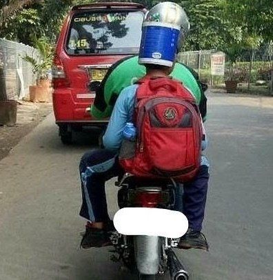 Kreatif Sih, Tapi Lihat 4 Helm Ini Kok Kesel Sendiri Ya